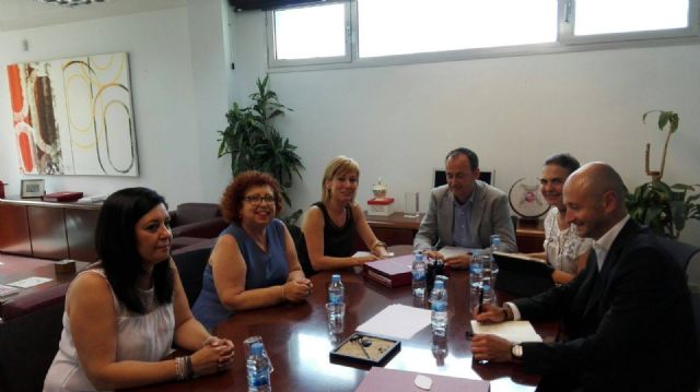 La alcaldesa de Campos del Río se reúne con el director del INFO para revisar el dossier de comercialización de Halcón Foods - 1, Foto 1