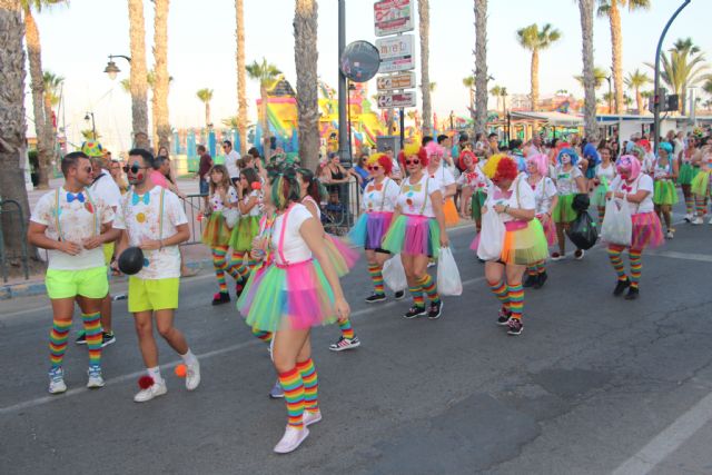 El desfile de carrozas cirra el programa de fiestas en honor a San Pedro - 1, Foto 1