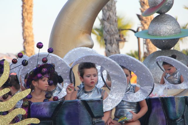 El desfile de carrozas cirra el programa de fiestas en honor a San Pedro - 4, Foto 4
