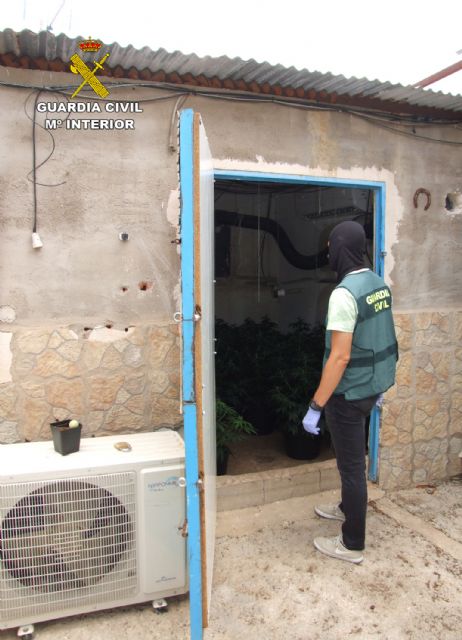 La Guardia Civil desmantela una activa y peligrosa organización criminal dedicada al tráfico de drogas y al vuelco a otros traficantes de drogas, Foto 7