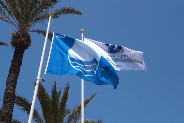 En las playas del litoral cartagenero ya ondean las banderas azules y Q de Calidad - 1, Foto 1
