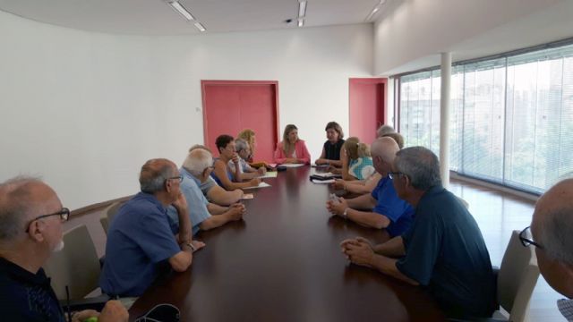 La edil Paqui Pérez mantiene un primer encuentro con la Federación de Centros de Mayores para abordar los principales retos en el arranque del mandato - 1, Foto 1