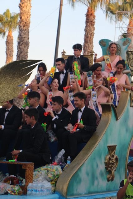 El desfile de carrozas cirra el programa de fiestas en honor a San Pedro - 2, Foto 2