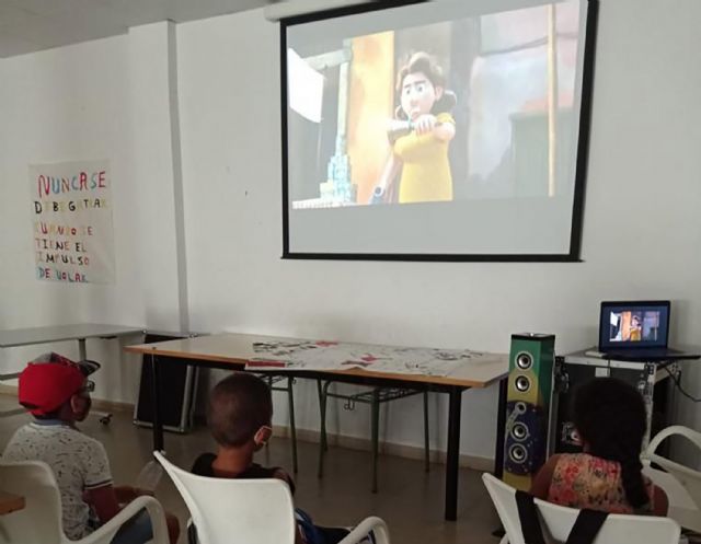 Más de 40 menores del barrio del Carmen disfrutan de su escuela de verano de la mano de la asociación Columbares - 2, Foto 2