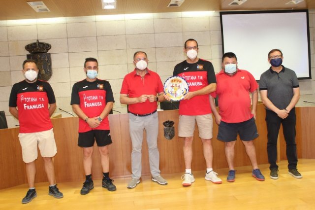 El Ayuntamiento realiza una recepción institucional al equipo Framusa Totana Tenis de Mesa por su éxito en los Campeonatos de España de Veteranos, celebrados en Antequera (Málaga) - 3, Foto 3