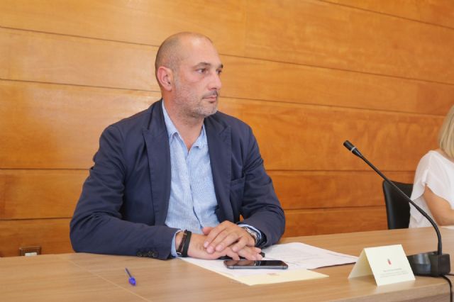 Aprobadas las obras de renovación de iluminación en el campo de fútbol de Cabezo de Torres - 1, Foto 1