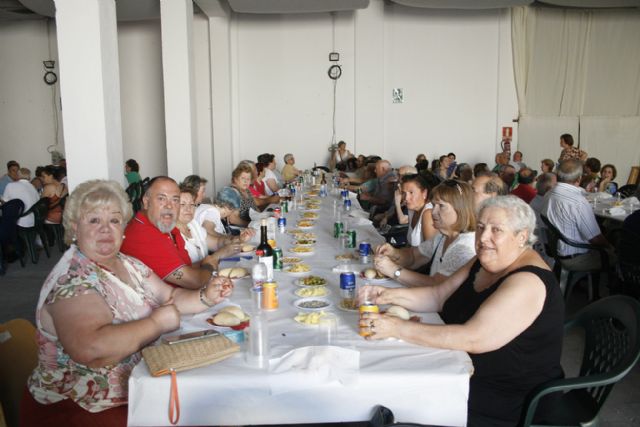 Merienda de hermandad de la Asociación de Mayores 'Salvador del Mundo' de Calzada de Calatrava - 1, Foto 1