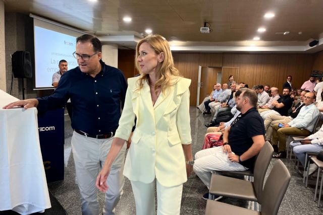 La consejera Marisa López Aragón presenta la nueva Ley de Simplificación Administrativa a los empresarios del sector de la construcción - 1, Foto 1