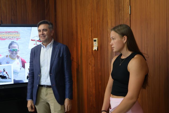 La palista Viktoriia Yarchevska recibida en el Ayuntamiento tras su triple podio en el europeo de República Checa - 1, Foto 1