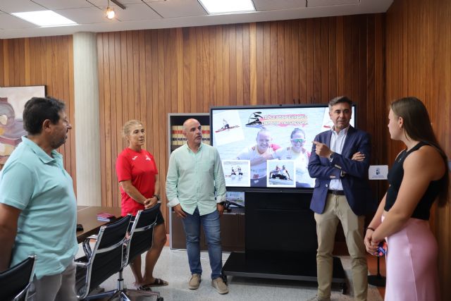 La palista Viktoriia Yarchevska recibida en el Ayuntamiento tras su triple podio en el europeo de República Checa - 3, Foto 3