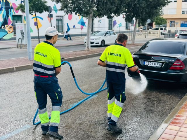 Limusa refuerza la limpieza viaria en Lorca con un servicio extraordinario de baldeo a primera hora de la mañana - 2, Foto 2