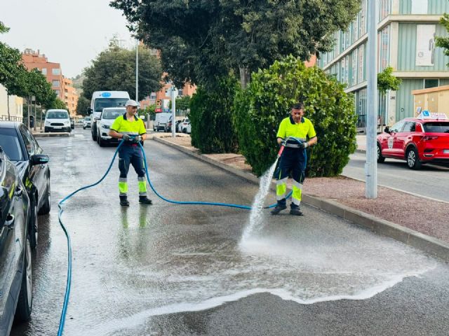 Limusa refuerza la limpieza viaria en Lorca con un servicio extraordinario de baldeo a primera hora de la mañana - 3, Foto 3