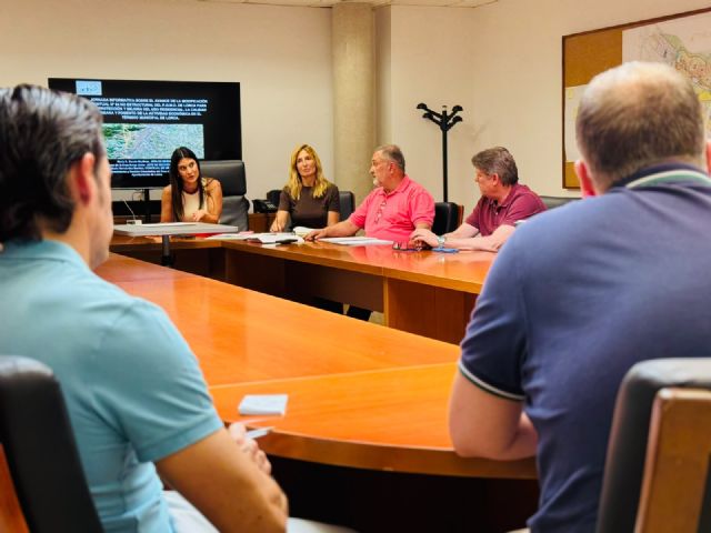 El Ayuntamiento presenta al sector agropecuario la modificación del PGMO para facilitar la modernización de las explotaciones agrícolas y mejorar la gestión del agua - 2, Foto 2
