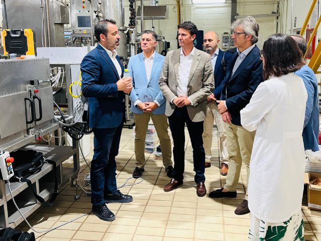 El alcalde de Molina de Segura y el consejero de Empresa visitan el Centro Tecnológico Nacional de la Conserva y la Alimentación, que solo durante el pasado a&ntilde;o ha participado en 69 proyectos de investigación y desarrollo - 2, Foto 2