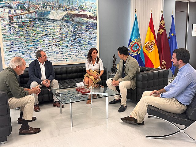 El alcalde recibe a la nueva presidenta de la FROET , Mercedes P�rez