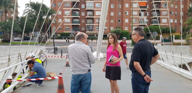 La pasarela Jorge Manrique se suma a la iluminación ambiental y monumental del cauce urbano del río Segura - 1, Foto 1