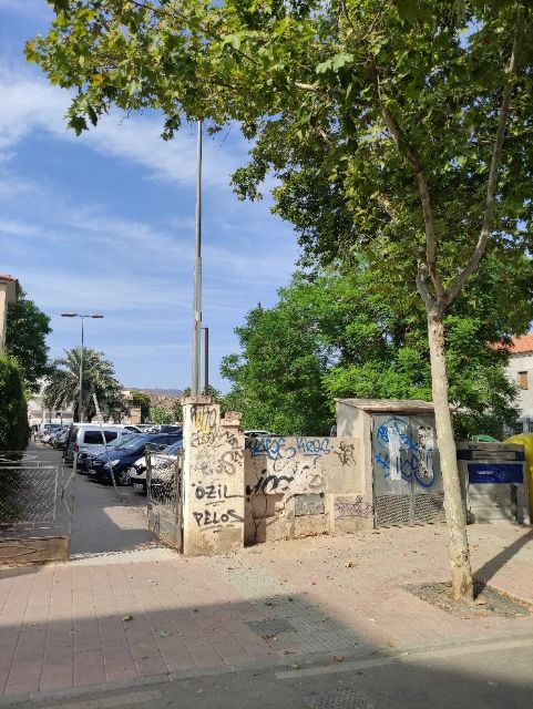 Los requerimientos del Ayuntamiento de Lorca consiguen la retirada de cinco postes de telefonía en el barrio de San José y Las Alamedas - 4, Foto 4