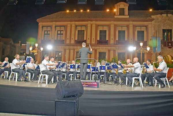 La Banda Sinfónica Municipal de Sevilla interpretó por primera vez la zarzuela completa ‘El dúo de la Africana’ durante el tradicional recital extraordinario de la víspera de la procesión de la Virgen de los Reyes - 1, Foto 1