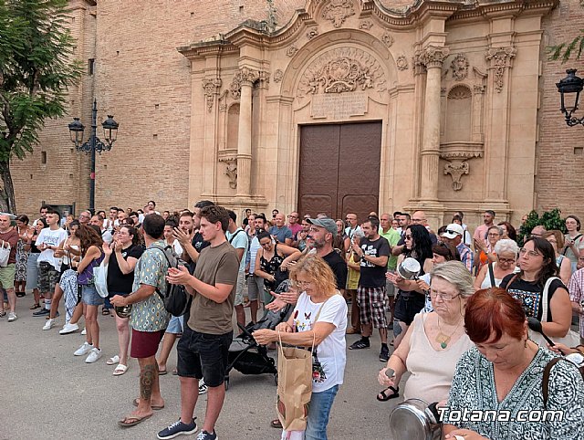 La Plaza del Ayuntamiento de Totana se llena para exigir el fin del genocidio en Gaza, Foto 1