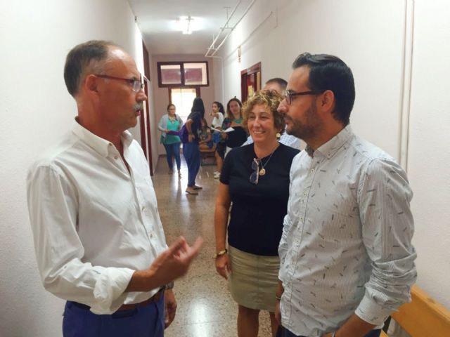 El concejal de Educación exige a la consejería una partida económica para el mantenimiento del IES Elcano - 1, Foto 1
