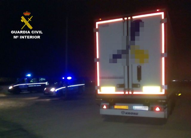 La Guardia Civil detiene al conductor de un camión articulado de gran tonelaje que cuadruplicaba la tasa de alcoholemia permitida, Foto 1