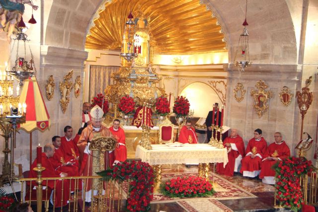 Mons. Lorca Planes celebra la Exaltación de la Cruz junto a los caravaqueños - 3, Foto 3