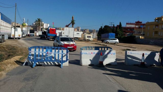 El acceso de vehiculos hacia el campamento festero esta restringido a los vehiculos autorizados durante las fiestas - 1, Foto 1