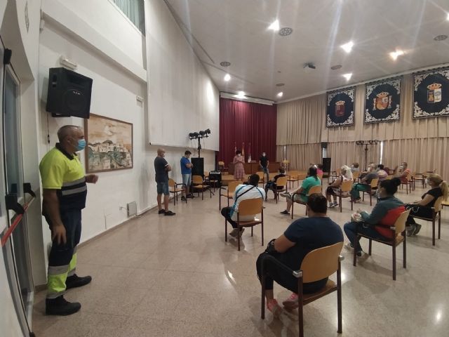 El Ayuntamiento incorpora a 16 desempleados de larga duración para tareas de limpieza de espacios públicos - 2, Foto 2