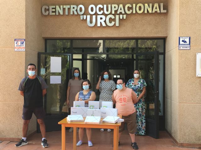 CC Águilas Plaza dona 12 tablets a la asociación URCI - 1, Foto 1
