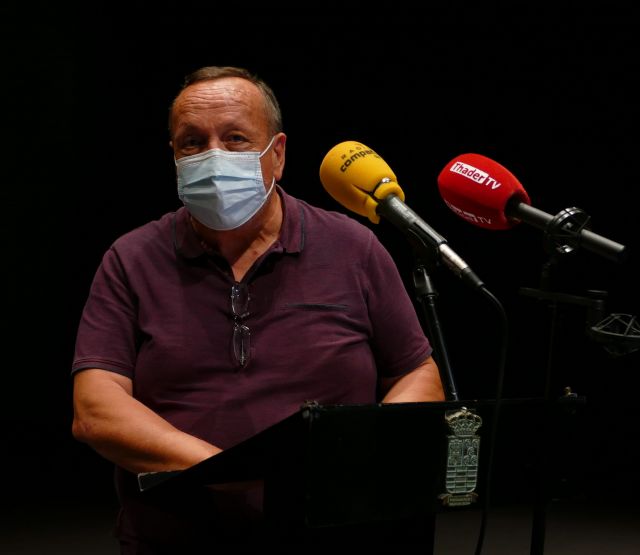 El Teatro Villa de Molina coloca cuatro placas de reconocimiento entre sus butacas, dedicadas a José Antonio Arnaldos Salazar, Antonio Oliveira Pérez, la Compañía Atalaya-TNT y el Festival Internacional del Teatro de la localidad - 1, Foto 1