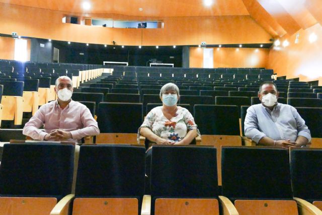 El Teatro Villa de Molina coloca cuatro placas de reconocimiento entre sus butacas, dedicadas a José Antonio Arnaldos Salazar, Antonio Oliveira Pérez, la Compañía Atalaya-TNT y el Festival Internacional del Teatro de la localidad - 2, Foto 2