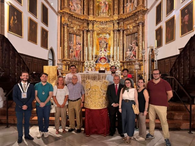 Antonio Rendón Presentada la nueva saya de la Divina Pastora en la Parroquia de San Pedro - 1, Foto 1