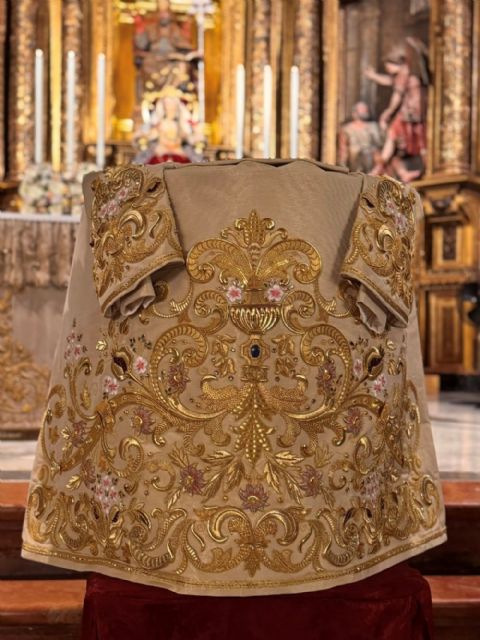 Antonio Rendón Presentada la nueva saya de la Divina Pastora en la Parroquia de San Pedro - 2, Foto 2