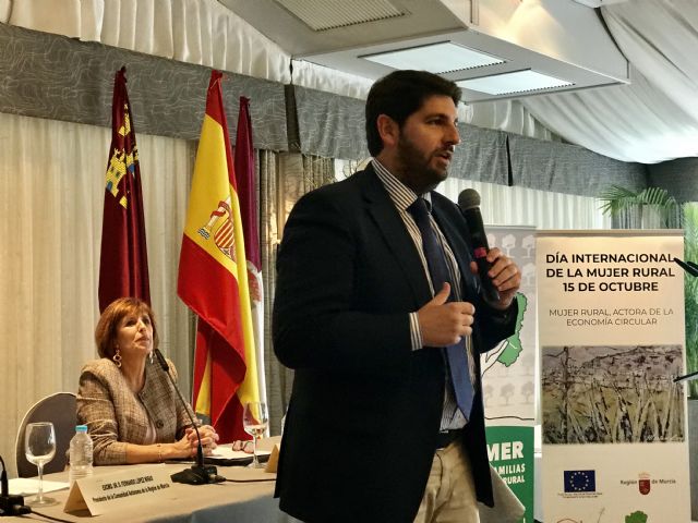 López Miras remarca su compromiso con la igualdad de oportunidades y ensalza el protagonismo de la mujer en el mundo rural - 2, Foto 2