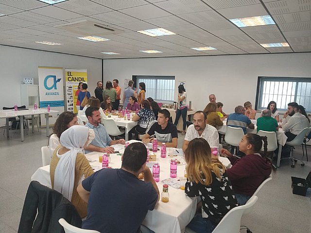 “El Candil” lleva a cabo un desayuno-encuentro entre empresarios de la zona y participantes del programa AVANZA, Foto 2