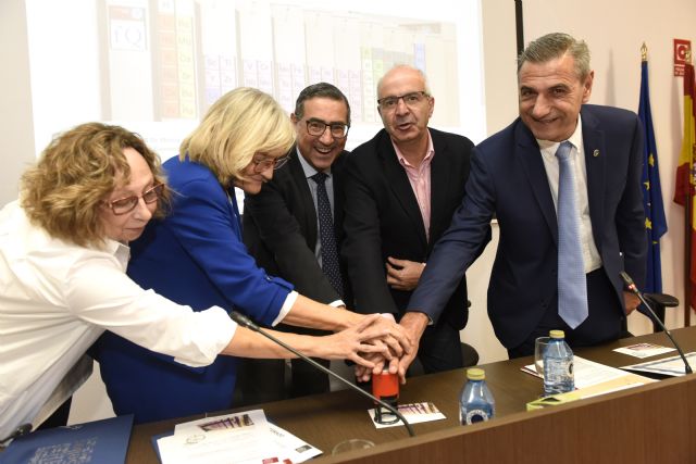 Correos presenta el sello dedicado a la Tabla Periódica de Elementos Químicos en la Universidad de Murcia - 3, Foto 3