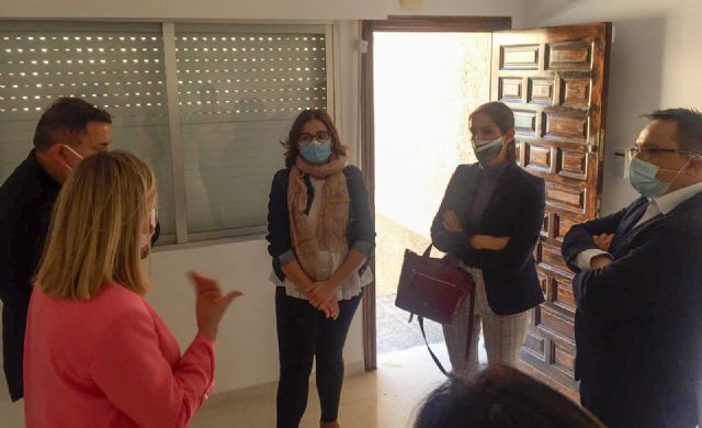 El PSOE denuncia el estado de aislamiento y dejadez al que el equipo de Ballesta somete a los inquilinos de viviendas municipales en Los Ramos - 1, Foto 1