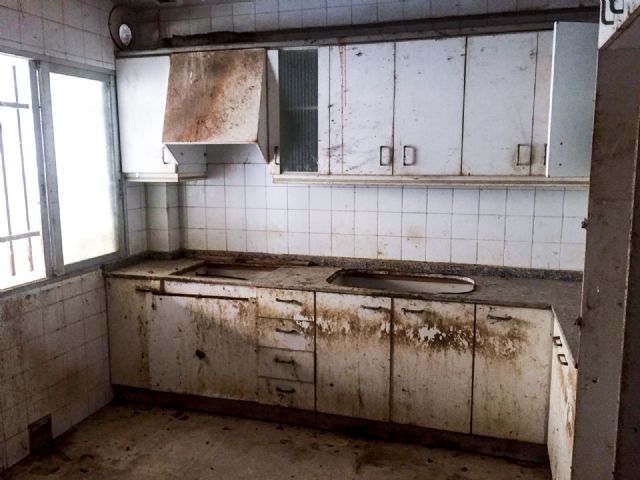 El PSOE denuncia el estado de aislamiento y dejadez al que el equipo de Ballesta somete a los inquilinos de viviendas municipales en Los Ramos - 3, Foto 3