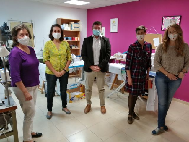 El Ayuntamiento de Molina de Segura visita la empresa de economía social Vayatela, regentada por mujeres, para conocer su experiencia emprendedora - 1, Foto 1