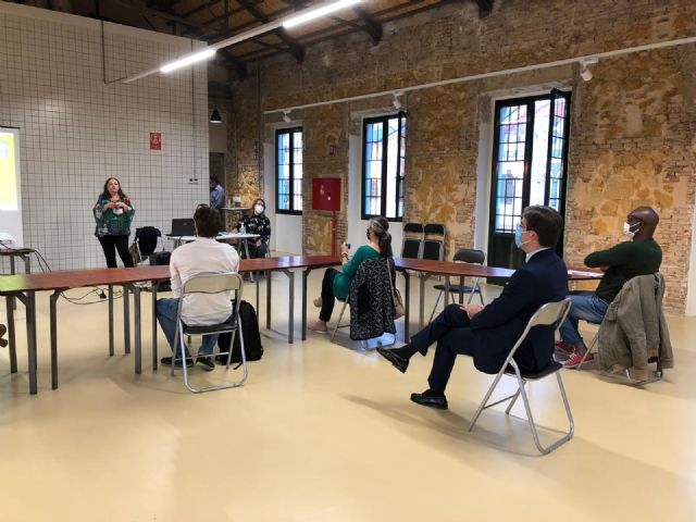 Comienza un nuevo proyecto de Reactivos Culturales basado en la recuperación artística de objetos de desecho que integra diferentes colectivos del Barrio del Carmen - 1, Foto 1