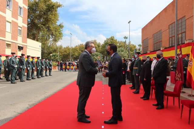 El catedrático Antonio Juan García Fernández recibe la Orden del Mérito de la Guardia Civil - 1, Foto 1