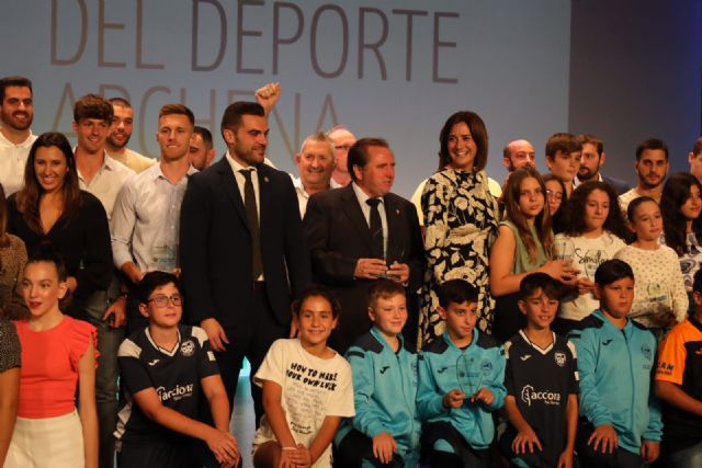 El responsable de la pesca en Archena recibió su Mención de Honor en la Gala Anual del Deporte que se celebró en el ´Teatro Villa de Archena´ - 1, Foto 1
