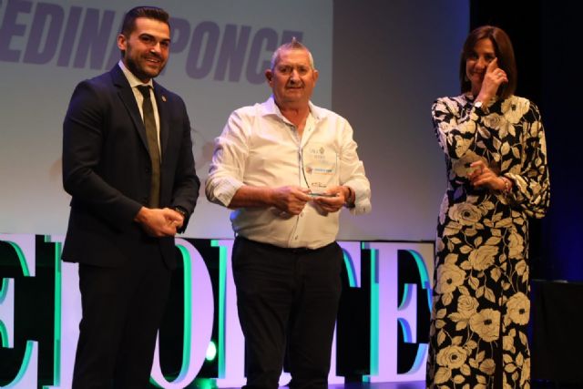 El responsable de la pesca en Archena recibió su Mención de Honor en la Gala Anual del Deporte que se celebró en el ´Teatro Villa de Archena´ - 2, Foto 2
