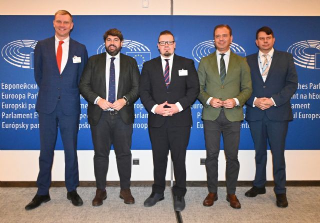 López Miras afirma que el aumento de fondos de la UE para Defensa es una “oportunidad” para la Región de Murcia “y vamos a aprovecharla” - 2, Foto 2