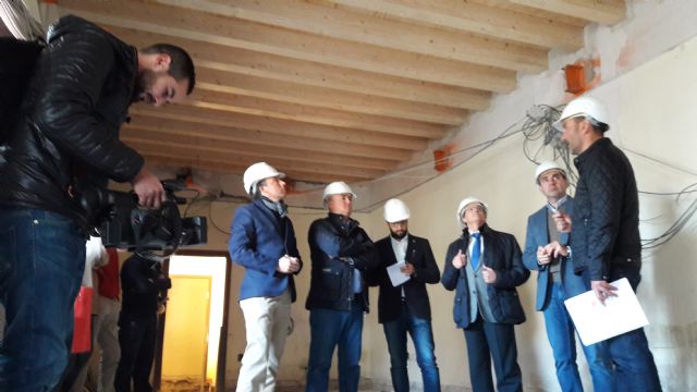 Las obras de reparación del Palacio de Villaescusa aligeran en 300 toneladas el peso del edificio para hacerlo más seguro frente a posibles terremotos - 1, Foto 1