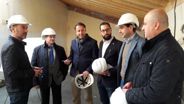 Las obras de reparación del Palacio de Villaescusa aligeran en 300 toneladas el peso del edificio para hacerlo más seguro frente a posibles terremotos - 2, Foto 2