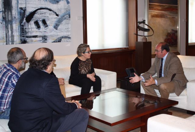 Pedro Antonio Sánchez se reúne con la presidenta del Colegio Oficial de Ópticos-Optometristas de la Región de Murcia - 1, Foto 1