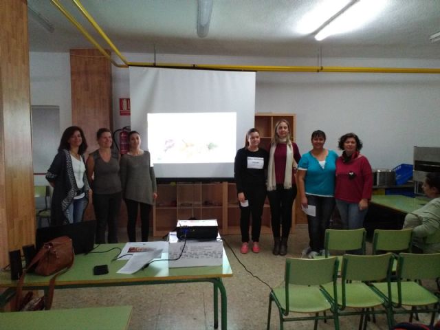 La Escuela Municipal de Familia arrancó el curso en La Manga con una charla sobre nutrición y hábitos saludables - 2, Foto 2