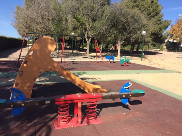 A partir de enero se harán actuaciones integrales en las zonas de juegos infantiles y zonas verdes en la pedanía de El Paretón-Cantareros - 3, Foto 3