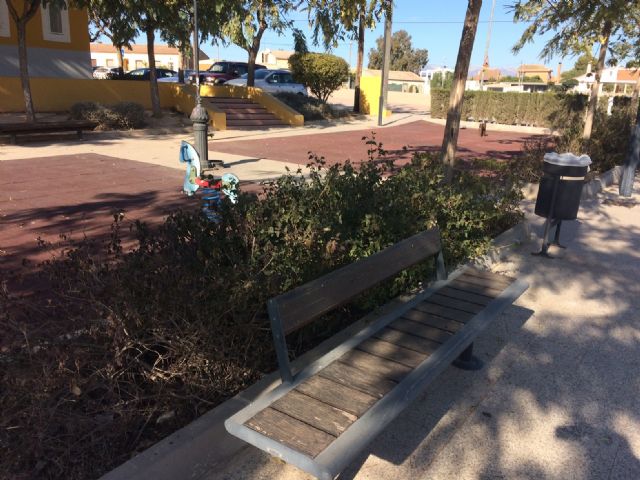 A partir de enero se harán actuaciones integrales en las zonas de juegos infantiles y zonas verdes en la pedanía de El Paretón-Cantareros, Foto 7